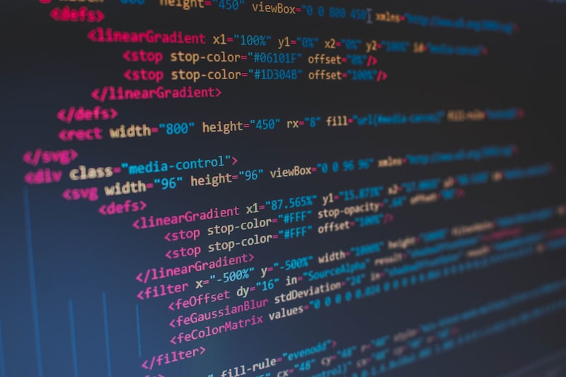 Code – HTML CSS auf dunklem Hintergrund